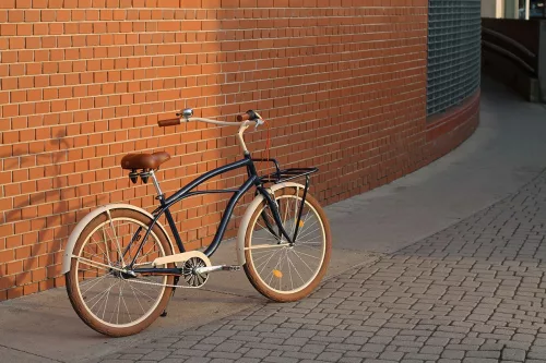 Egyedi-Ferfi-Cruiser-Kerekpar-1sp-/-3sp-Sotetkek-Krem