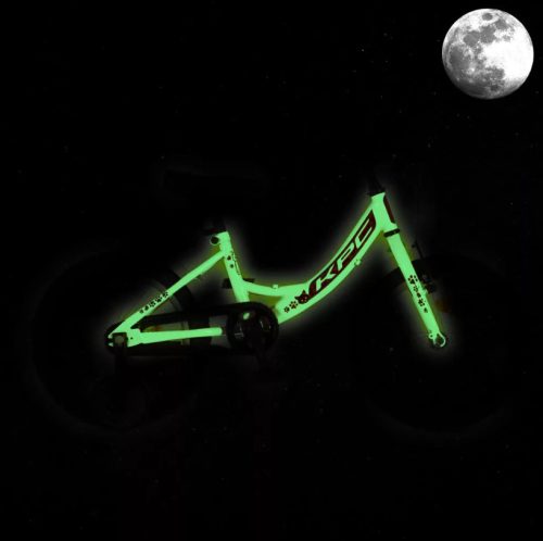 KPC-Fluobike-Kitty-16-lany-gyerek-kerekpar-cicas-fluoreszkalo-vilagitos-Rozsaszin-szinben