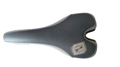 FUNN Full Throttle nyereg Szépséghibás