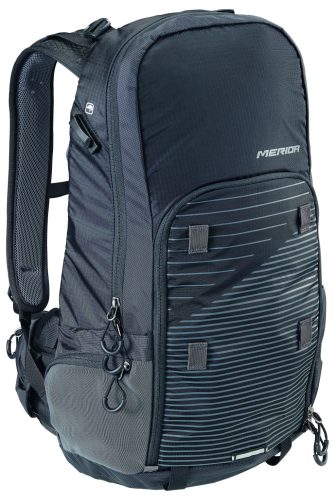 Taska-MERIDA-TRAIL-RE-eBIKE-hatizsak-fekete-25-L-ebike-akksi-tartovaL-4433