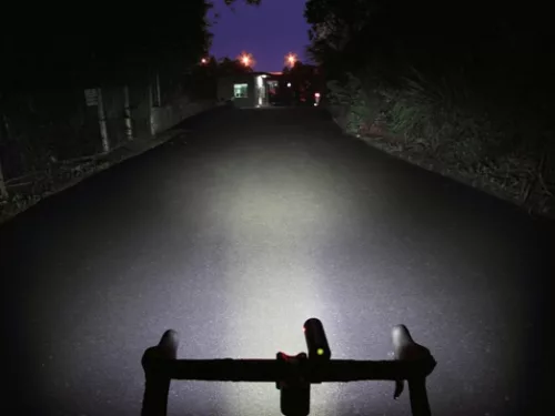 Ravemen cr1000 akkumulátoros első lámpa