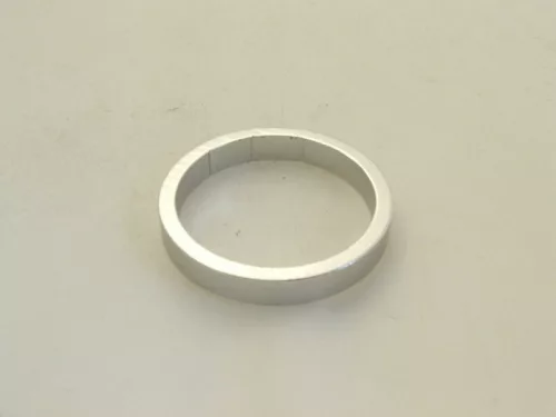 Hézagoló 28,6x5mm ezüst alu.