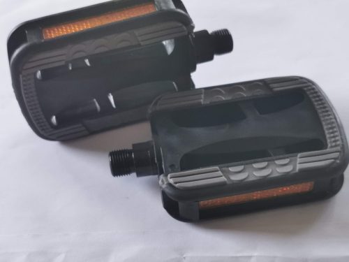 Pedal-City-muanyag-csuszasmentes-9-16-golyos-szurke-fekete-614