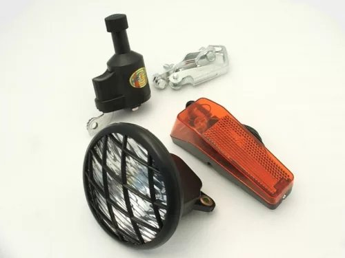 Lámpa szerelvény dinamós | ráccsal