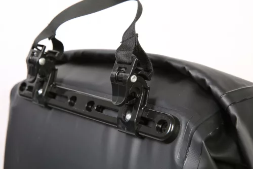 Taska-tura-egy-oldali-vizallo-B-RACE-fekete