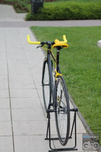 Egyedi-Csepel-Royal-Fekete-Citrom-Idofutam-kormany