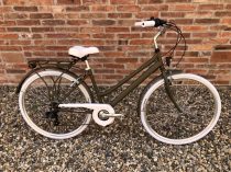   Prémium Mademoiselle női trekking kerékpár 28" - 6 sebességes - Olajzöld színben