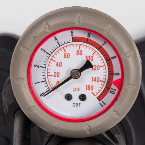 Pumpa-nyomasmeros-fekete