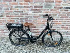 Neuzer Genova 26" Női elektromos kerékpár - E-City MXUS - matt fekete/fehér - 17"-os vázzal