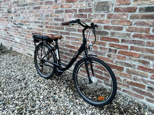 Neuzer Genova 26" Női elektromos kerékpár - E-City MXUS - matt fekete/fehér - 17"-os vázzal