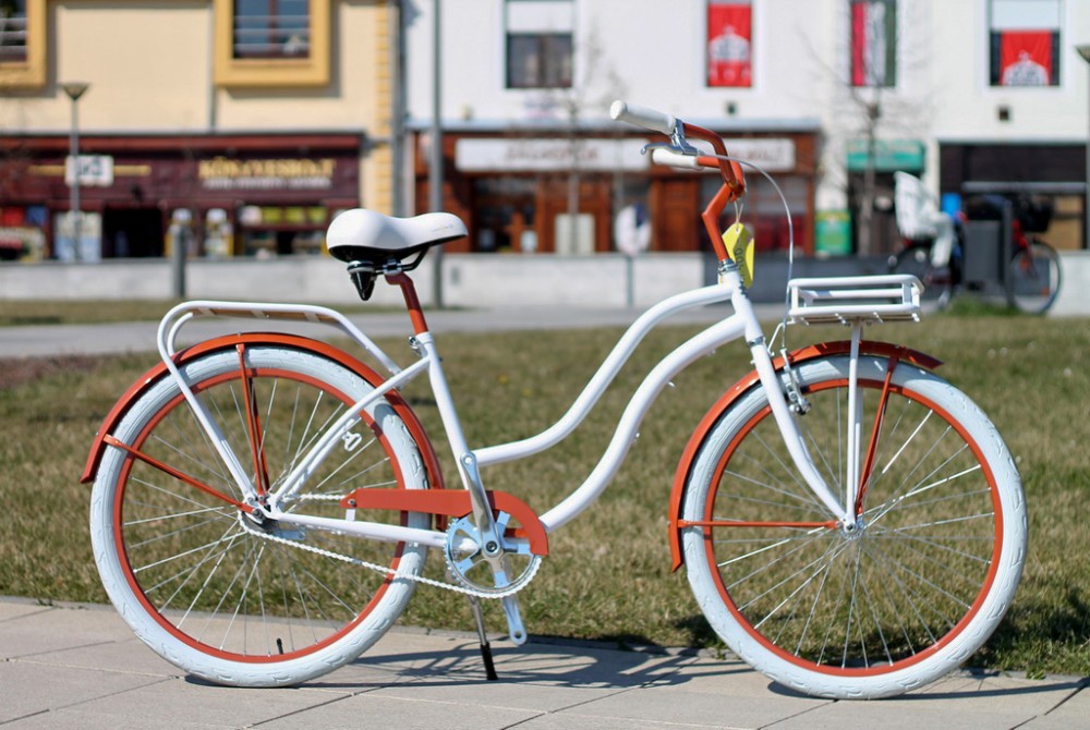 Egyedi Cruiser Női Kerékpár 1sp / 3 sp - Fehér-gyöngynarancs Egyedi Cruiser Női Kerékpár 1sp / 3 sp - Fehér-gyöngynarancs