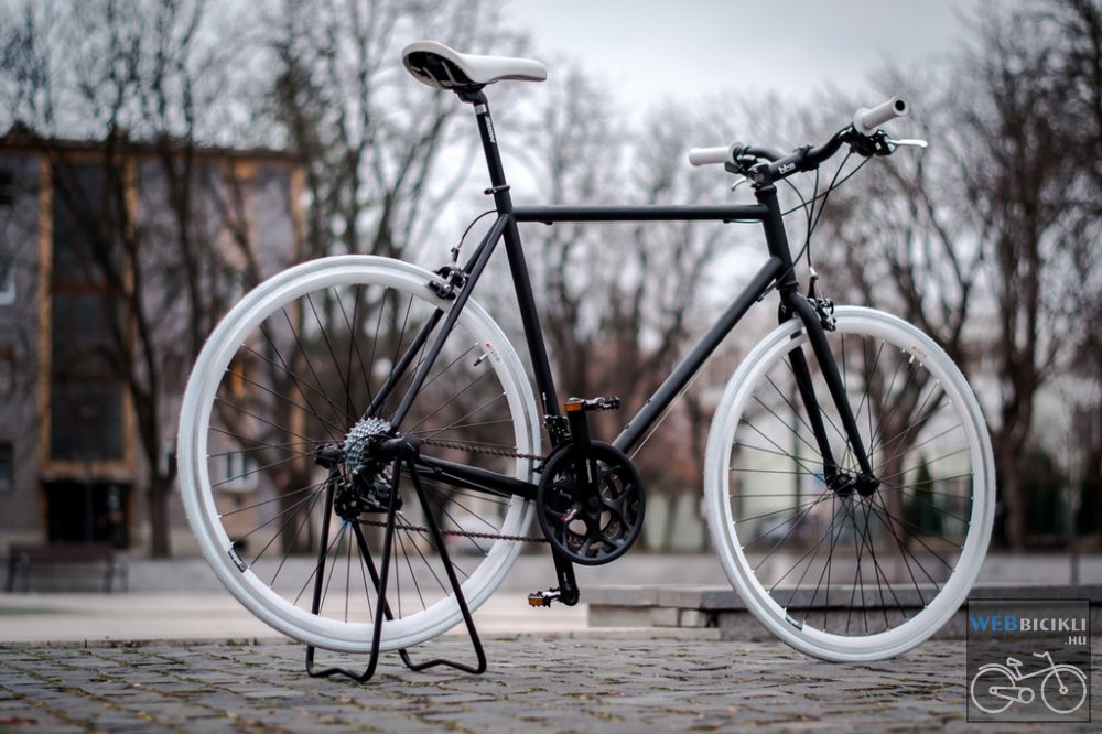 Image of Egyedi festésű Csepel Torpedo vázra épített egyedi kerékpár - Matt fekete - 14sp