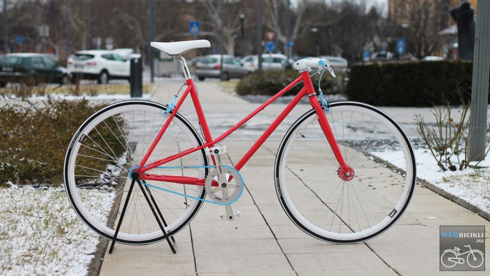 Egyedi festésű Csepel Royal Női Piros - Fehér - Baba kék - Single Speed Egyedi festésű Csepel Royal Női Piros - Fehér - Baba kék - Single Speed