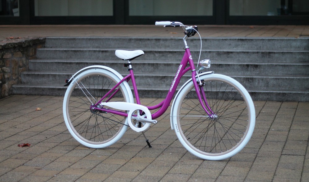 Mademoiselle női kerékpár 28" - 300 féle színben - 1 sebességes - Most ajándék defektgátló folyadékkal - Pink színben Mademoiselle női kerékpár 28" - 300 féle színben - 1 sebességes - Most ajándék defektgátló folyadékkal - Pink színben
